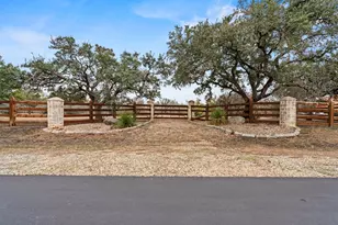 415 E Bartlett Dr, Buda, TX 78610 - Photo 1