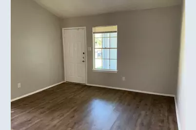 608 Greenlawn Boulevard, Round Rock, TX 78664 - Photo 6