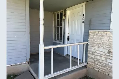 608 Greenlawn Boulevard, Round Rock, TX 78664 - Photo 4