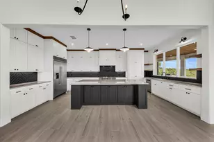 101 Silver Way W, Horseshoe Bay, TX 78657 - Photo 10