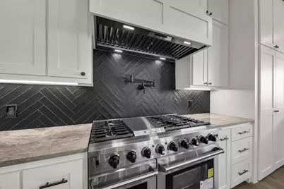 101 Silver Way W, Horseshoe Bay, TX 78657 - Photo 14