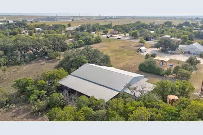 211 Loop 308, Briggs, TX 78608 - Photo 4