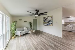 1901 Pecan St, San Marcos, TX 78666 - Photo 4