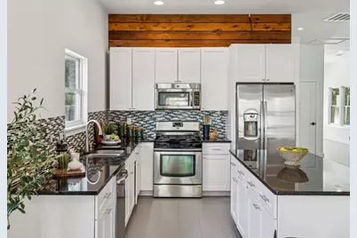 1702 Miriam Avenue, Austin, TX 78702 - Photo 8