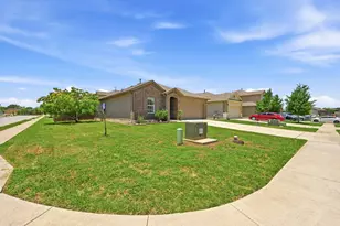227 Hess Dr, Kyle, TX 78640 - Photo 2