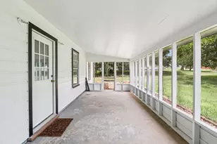 755 E Bellville St, Giddings, TX 78942 - Photo 2