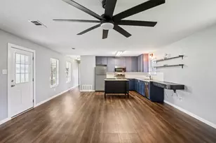 755 E Bellville St, Giddings, TX 78942 - Photo 10