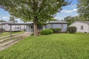 914 Plum St, Lockhart, TX 78644 - Photo 1