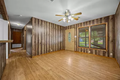 914 Plum Street, Lockhart, TX 78644 - Photo 4