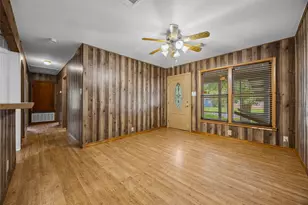 914 Plum St, Lockhart, TX 78644 - Photo 4