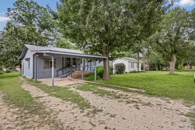 914 Plum Street, Lockhart, TX 78644 - Photo 2