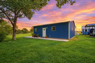 224 Old Coach Ln, Elgin, TX 78621 - Photo 2