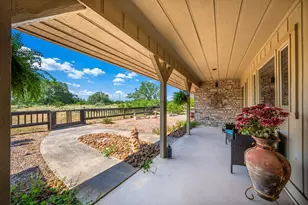 113 Indian Bluff Dr, Kerrville, TX 78028 - Photo 2