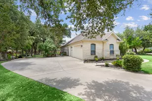 521 Buena Vista Dr, Georgetown, TX 78633 - Photo 2