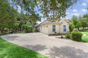 521 Buena Vista Dr, Georgetown, TX 78633 - Photo 2