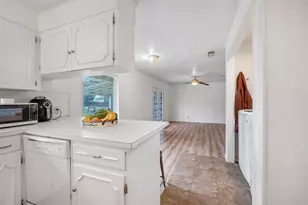 504 Marburger St, Smithville, TX 78957 - Photo 10