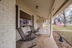 504 Marburger St, Smithville, TX 78957 - Photo 2