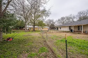 504 Marburger St, Smithville, TX 78957 - Photo 38