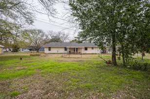 504 Marburger St, Smithville, TX 78957 - Photo 36