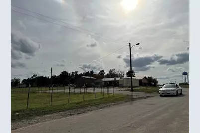 101 SE Mulberry Street, Rockdale, TX 76567 - Photo 2