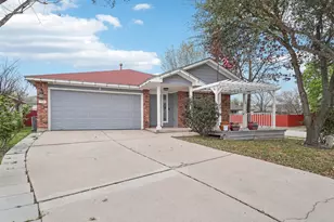 1724 Darjeeling Dr, Pflugerville, TX 78660 - Photo 2