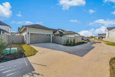 111 Breda Avenue, Bastrop, TX 78602 - Photo 14
