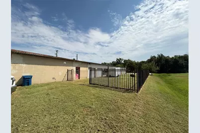 117 S Main Street, Elgin, TX 78621 - Photo 26