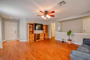 4302 King's Canyon Dr, Taylor, TX 76574 - Photo 8