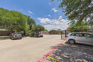 2401 E 6th St, Austin, TX 78702 - Photo 16
