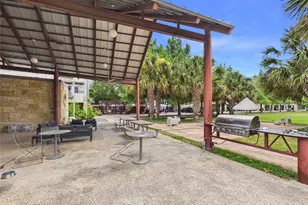 2401 E 6th St, Austin, TX 78702 - Photo 20