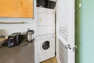 2401 E 6th St, Austin, TX 78702 - Photo 8
