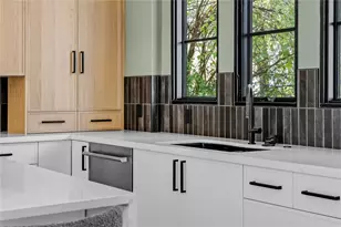 705 E 50th St, Austin, TX 78751 - Photo 8