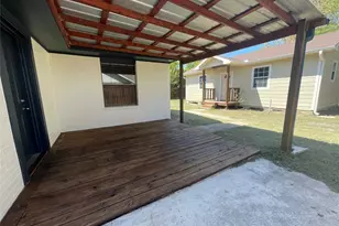 1303 Pendergrass St, Lockhart, TX 78644 - Photo 14