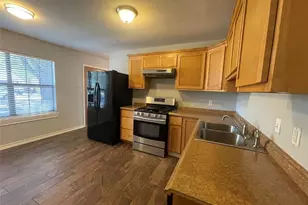 1303 Pendergrass St, Lockhart, TX 78644 - Photo 6