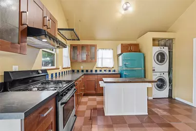 2207 Santa Rita Street, Austin, TX 78702 - Photo 2