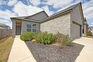 217 Summit Dr, Lockhart, TX 78644 - Photo 2