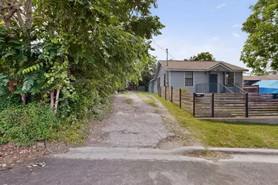 1302 1/2 Walnut Avenue E #2, Austin, TX 78702 - Photo 2
