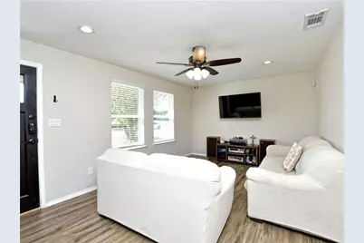 504 W 2nd Street, Elgin, TX 78621 - Photo 14