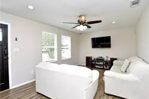 504 W 2nd St, Elgin, TX 78621 - Photo 14