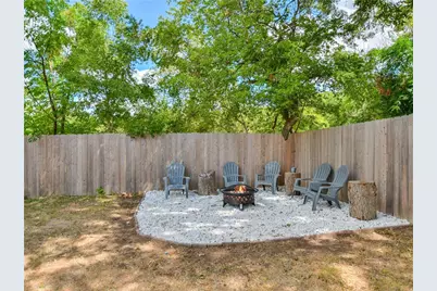 504 W 2nd Street, Elgin, TX 78621 - Photo 2