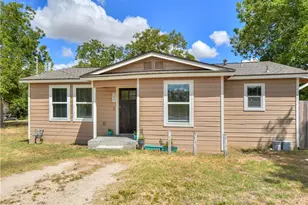 504 W 2nd St, Elgin, TX 78621 - Photo 8