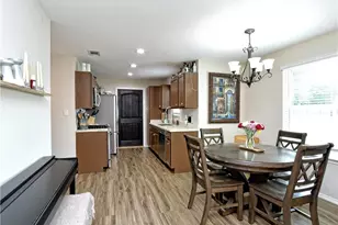 504 W 2nd St, Elgin, TX 78621 - Photo 20