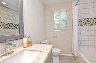 504 W 2nd St, Elgin, TX 78621 - Photo 6