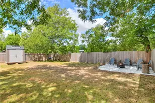 504 W 2nd St, Elgin, TX 78621 - Photo 10