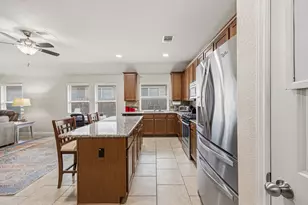 328 Lightcliff St, Hutto, TX 78634 - Photo 10