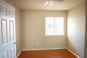 135 Holmstrom St, Hutto, TX 78634 - Photo 4