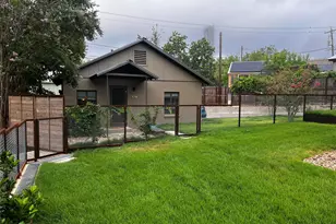 1011 E 9th St, Austin, TX 78702 - Photo 1