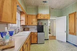 514 S Main St, Lockhart, TX 78644 - Photo 8