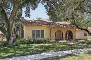 514 S Main St, Lockhart, TX 78644 - Photo 2
