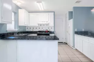 1107 Delano St, Austin, TX 78721 - Photo 2